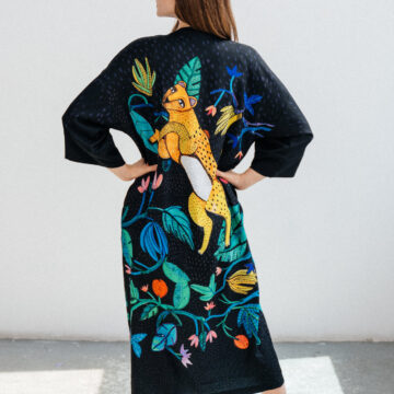 czarne kimono we wzór od polskiej Marki CACOFONIA